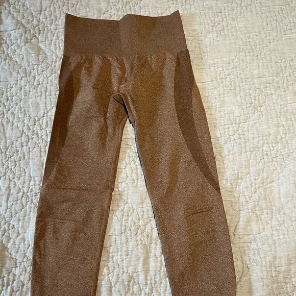 NVGTN Contour Seamless Leggings in Mocha - Picture 3 of 5